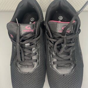 NWOB Women's Sneakers Geers By Dream Seek /7937 BK/PNK Size 10 Black‎ and Pink